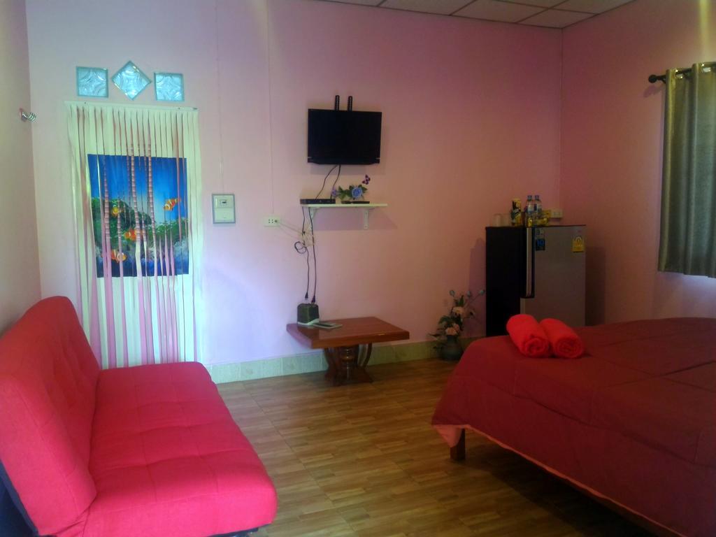 Baan Benjathip Hostel Amphawa Bagian luar foto