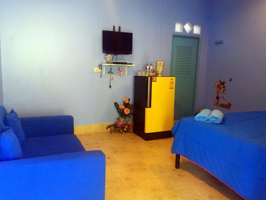 Baan Benjathip Hostel Amphawa Bagian luar foto
