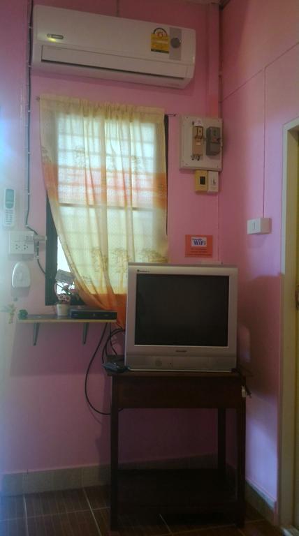 Baan Benjathip Hostel Amphawa Bagian luar foto