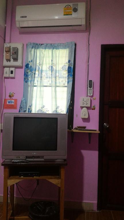 Baan Benjathip Hostel Amphawa Bagian luar foto