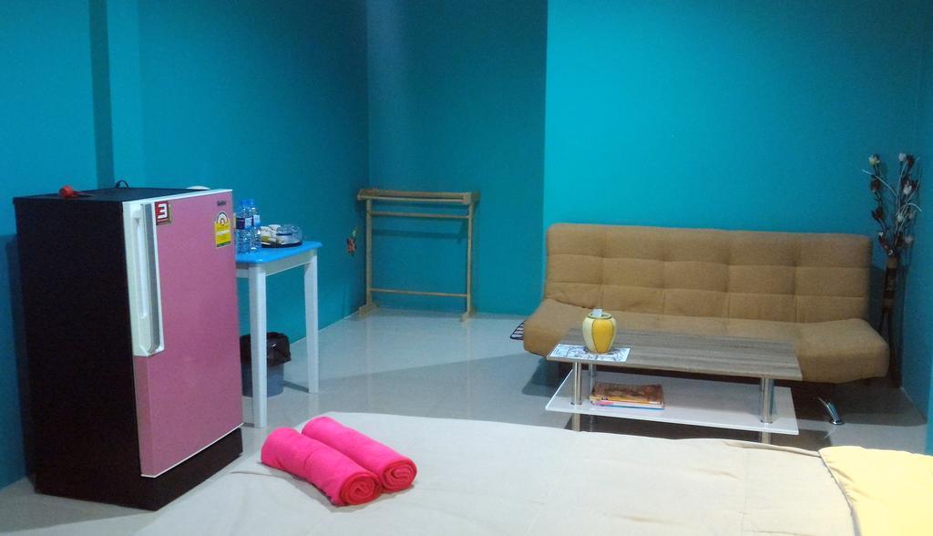 Baan Benjathip Hostel Amphawa Bagian luar foto