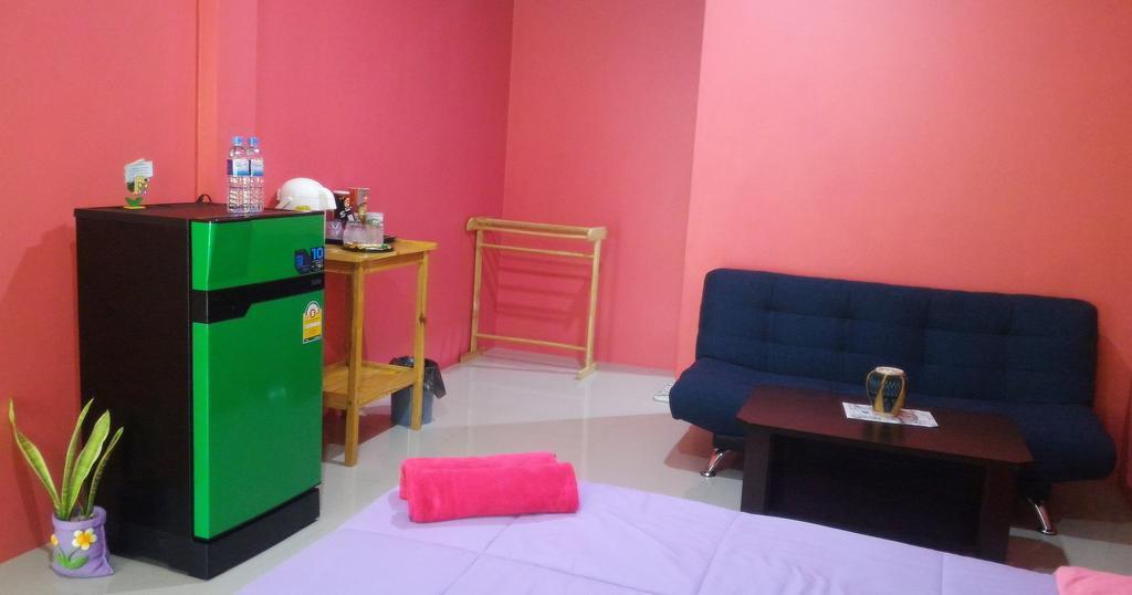 Baan Benjathip Hostel Amphawa Bagian luar foto