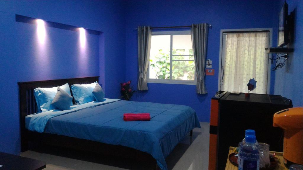 Baan Benjathip Hostel Amphawa Bagian luar foto