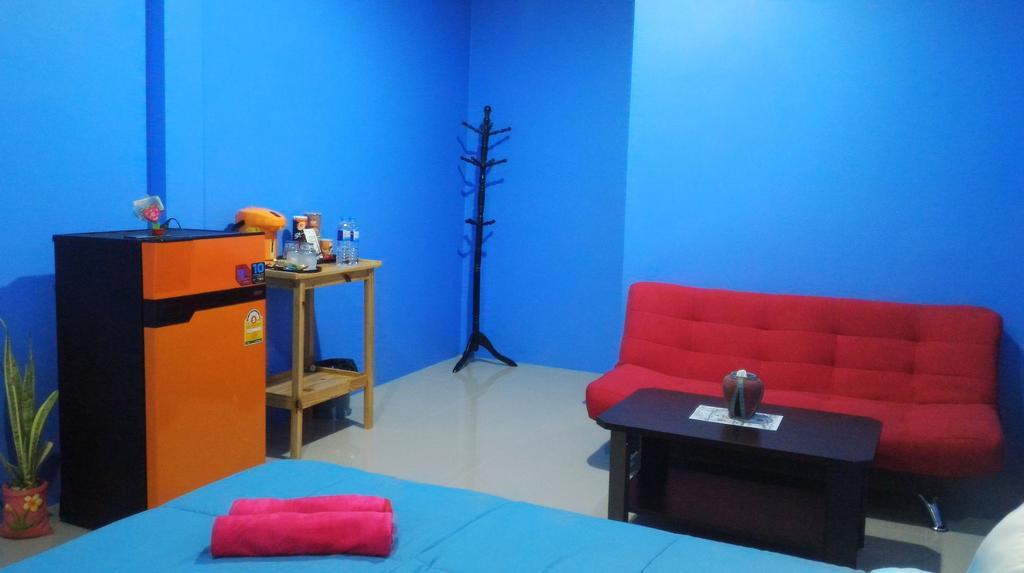 Baan Benjathip Hostel Amphawa Bagian luar foto