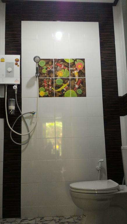 Baan Benjathip Hostel Amphawa Bagian luar foto