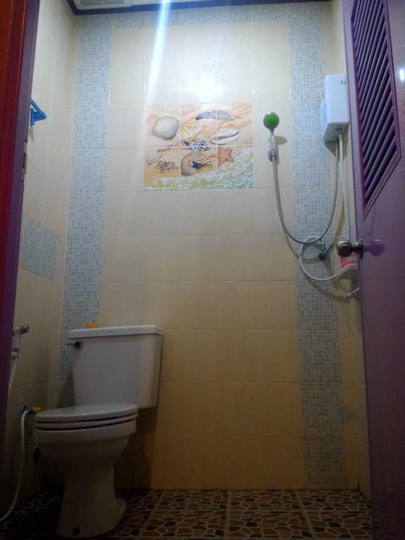 Baan Benjathip Hostel Amphawa Bagian luar foto