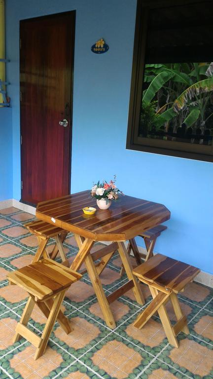 Baan Benjathip Hostel Amphawa Bagian luar foto